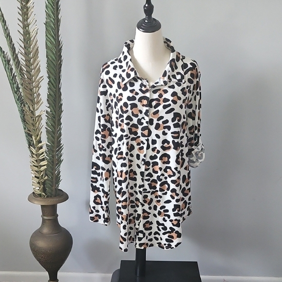 LuLaRoe Valentina Leopard Print Button Down Blouse - Picture 1 of 14